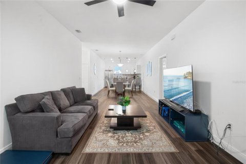 Casa en venta en Tampa, Florida, 4 dormitorios, 144.93 m2 № 2384317 - foto 8