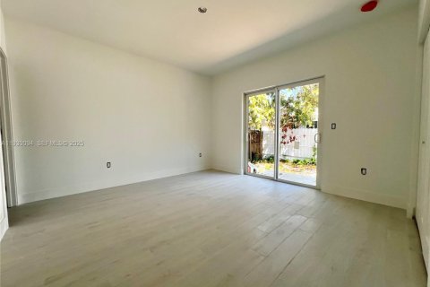 Casa en alquiler en Miami, Florida, 4 dormitorios, 157.75 m2 № 1988638 - foto 10