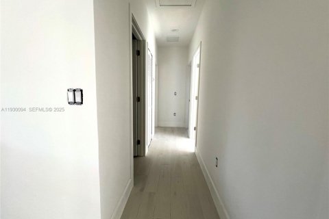 Casa en alquiler en Miami, Florida, 4 dormitorios, 157.75 m2 № 1988638 - foto 7