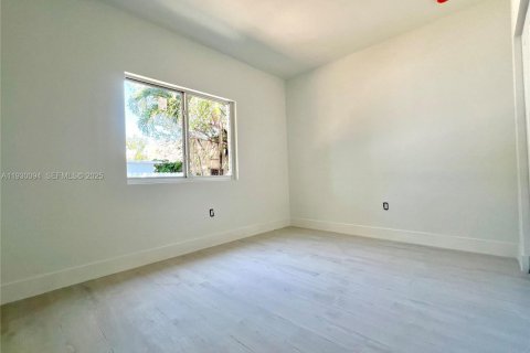 Casa en alquiler en Miami, Florida, 4 dormitorios, 157.75 m2 № 1988638 - foto 9