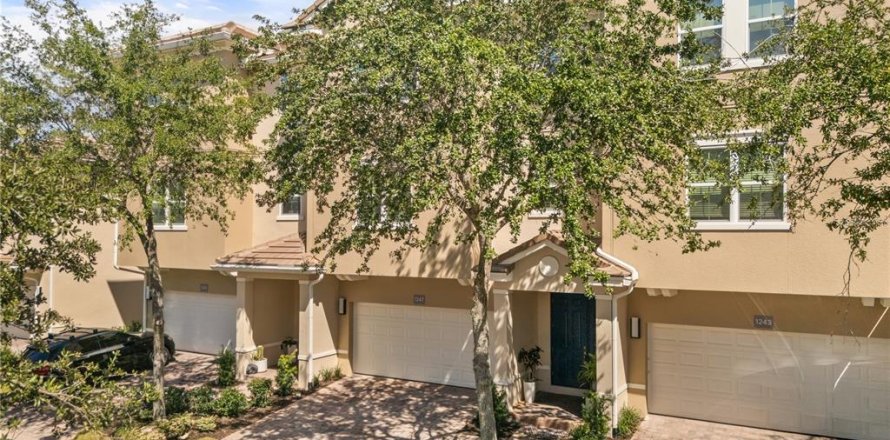 Townhouse in Lake Mary, Florida 4 bedrooms, 219.71 sq.m. № 2380799