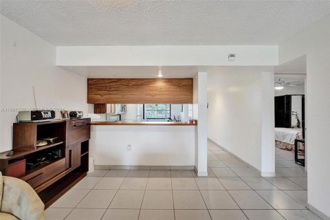 Condo in Davie, Florida, 2 bedrooms  № 2066108 - photo 9