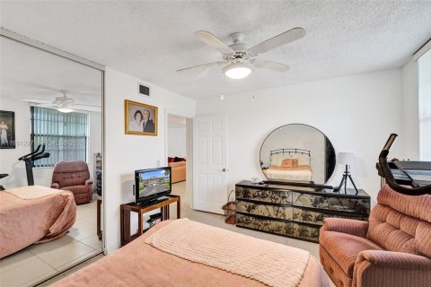Condo in Davie, Florida, 2 bedrooms  № 2066108 - photo 18