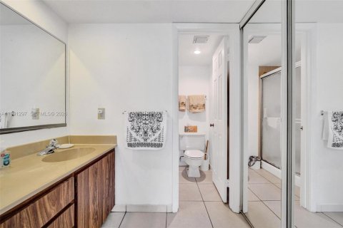 Condo in Davie, Florida, 2 bedrooms  № 2066108 - photo 23