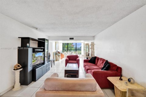 Condo in Davie, Florida, 2 bedrooms  № 2066108 - photo 13