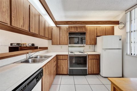 Condo in Davie, Florida, 2 bedrooms  № 2066108 - photo 30