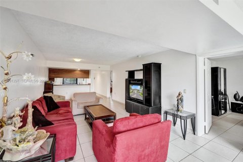 Condo in Davie, Florida, 2 bedrooms  № 2066108 - photo 14