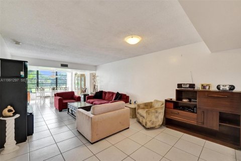 Condo in Davie, Florida, 2 bedrooms  № 2066108 - photo 11