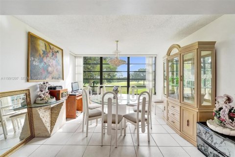 Condo in Davie, Florida, 2 bedrooms  № 2066108 - photo 15