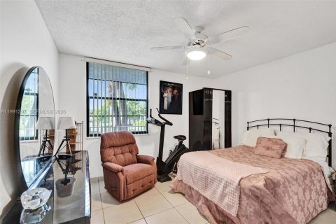 Condo in Davie, Florida, 2 bedrooms  № 2066108 - photo 17