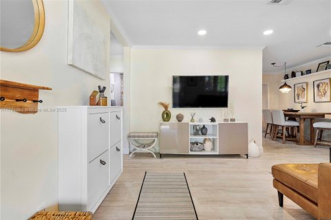 House in Fort Lauderdale, Florida 2 bedrooms, 70.88 sq.m. № 1867056 - photo 6