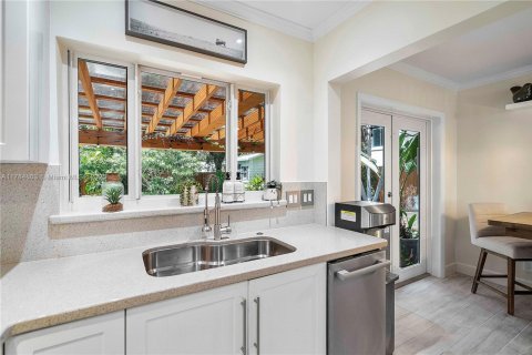 House in Fort Lauderdale, Florida 2 bedrooms, 70.88 sq.m. № 1867056 - photo 12