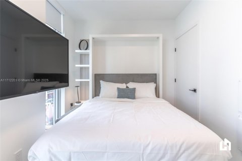 Condo in Miami, Florida  № 1920748 - photo 12