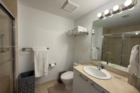 Condo in Sunny Isles Beach, Florida, 2 bedrooms  № 1752974 - photo 12