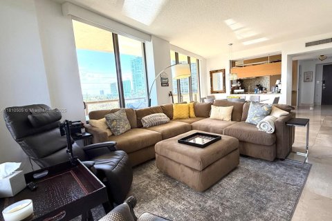 Condo in Sunny Isles Beach, Florida, 2 bedrooms  № 1752974 - photo 2