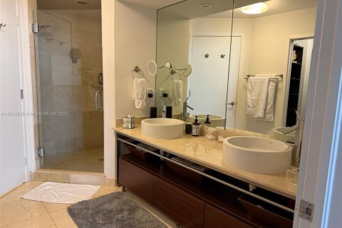 Condo in Sunny Isles Beach, Florida, 2 bedrooms  № 1752974 - photo 9