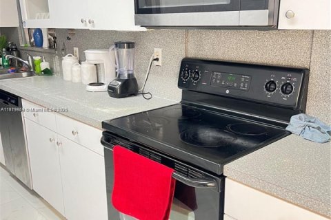 House in Hollywood, Florida 3 bedrooms, 126.53 sq.m. № 1934579 - photo 3