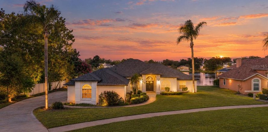 Villa ou maison à Clermont, Floride 4 chambres, 253.07 m2 № 2431928