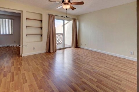 Touwnhouse à louer à Margate, Floride: 2 chambres, 126.25 m2 № 1927124 - photo 2