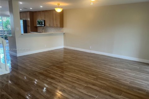 Touwnhouse à louer à Margate, Floride: 2 chambres, 126.25 m2 № 1927124 - photo 8