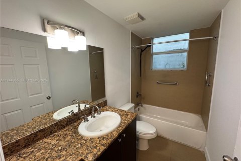 Apartment in Miami, Florida 1 bedroom, 66.89 sq.m. № 2001578 - photo 8