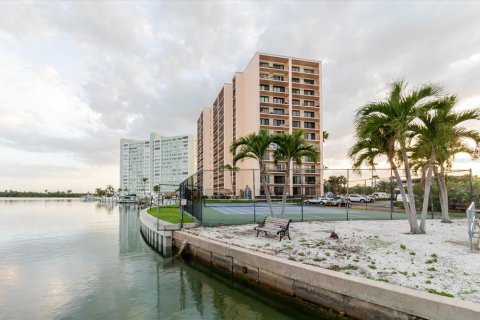 Condo in Clearwater, Florida, 2 bedrooms  № 2099341 - photo 6