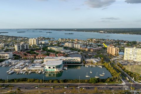 Condominio en Clearwater, Florida, 2 dormitorios № 2099341