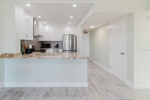 Condo in Clearwater, Florida, 2 bedrooms  № 2099341 - photo 11