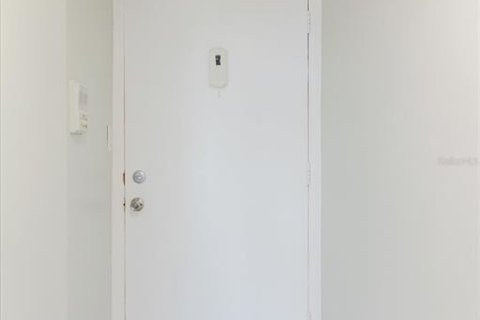 Condo in Clearwater, Florida, 2 bedrooms  № 2099341 - photo 9