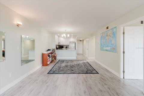 Condo in Clearwater, Florida, 2 bedrooms  № 2099341 - photo 25