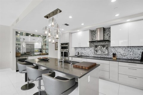 Condo in Saint Petersburg, Florida, 2 bedrooms № 2372993 - photo 5