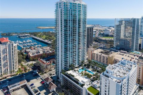Condo in Saint Petersburg, Florida, 2 bedrooms  № 2372993