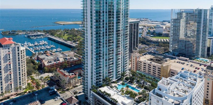 Condo in Saint Petersburg, Florida, 2 bedrooms № 2372993