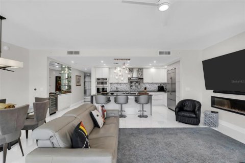 Condo in Saint Petersburg, Florida, 2 bedrooms № 2372993 - photo 18