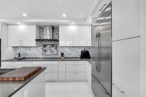 Condo in Saint Petersburg, Florida, 2 bedrooms № 2372993 - photo 7