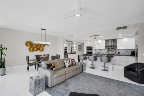 Condo in Saint Petersburg, Florida, 2 bedrooms № 2372993 - photo 20