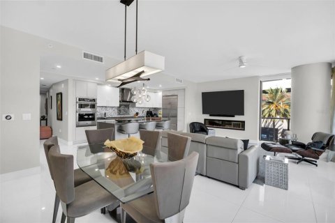 Condo in Saint Petersburg, Florida, 2 bedrooms № 2372993 - photo 15
