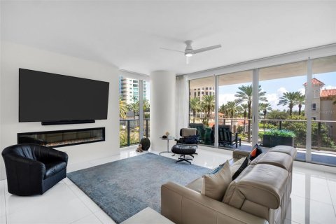 Condo in Saint Petersburg, Florida, 2 bedrooms № 2372993 - photo 14