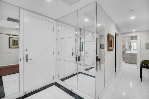 Condo in Saint Petersburg, Florida, 2 bedrooms № 2372993 - photo 23