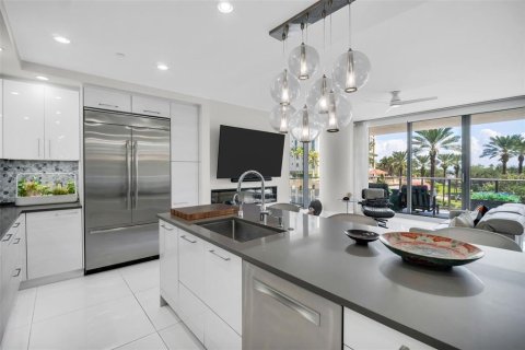 Condo in Saint Petersburg, Florida, 2 bedrooms № 2372993 - photo 10