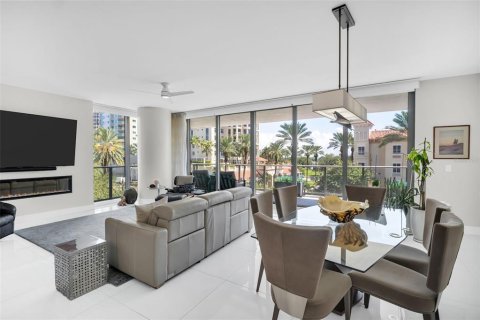 Condo in Saint Petersburg, Florida, 2 bedrooms № 2372993 - photo 13