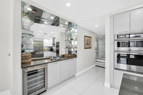 Condo in Saint Petersburg, Florida, 2 bedrooms № 2372993 - photo 11