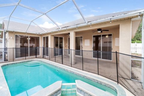 House in Tarpon Springs, Florida 4 bedrooms, 181.62 sq.m. № 2391494 - photo 16