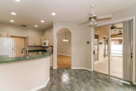House in Tarpon Springs, Florida 4 bedrooms, 181.62 sq.m. № 2391494 - photo 5