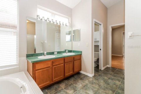 House in Tarpon Springs, Florida 4 bedrooms, 181.62 sq.m. № 2391494 - photo 12