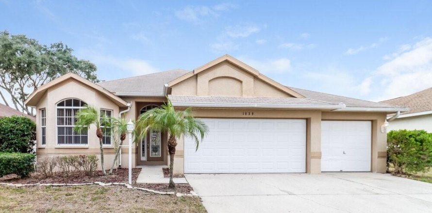 House in Tarpon Springs, Florida 4 bedrooms, 181.62 sq.m. № 2391494