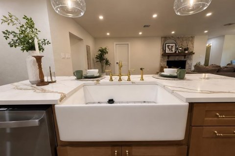 House in Lutz, Florida 4 bedrooms, 259.38 sq.m. № 2329562 - photo 18