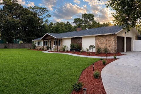 House in Lutz, Florida 4 bedrooms, 259.38 sq.m. № 2329562 - photo 5