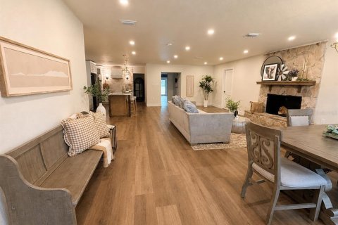 House in Lutz, Florida 4 bedrooms, 259.38 sq.m. № 2329562 - photo 9