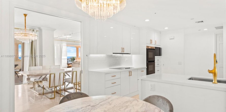 Condo in Fisher Island, Florida, 3 bedrooms  № 2014655